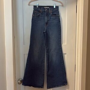 Women’s Levi Ribcage Bell jeans, W25 L30